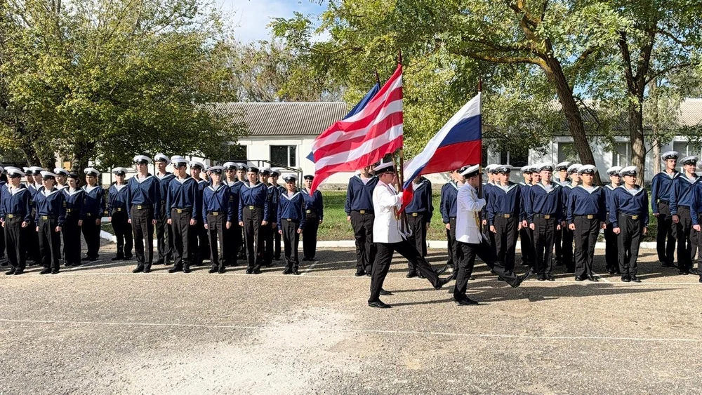 ⚓ 111 ПЕРВОКУРСНИКОВ, ТОРЖЕСТВЕННАЯ КЛЯТВА И МАРШ, КОТОРОГО НЕ БЫЛО НЕСКОЛЬКО ЛЕТ! В КЕРЧИ ПОСВЯТИЛИ В КУРСАНТЫ

 🌊 ОСТРО КРЫМ | ГОВОРИМ ВСЛУХ